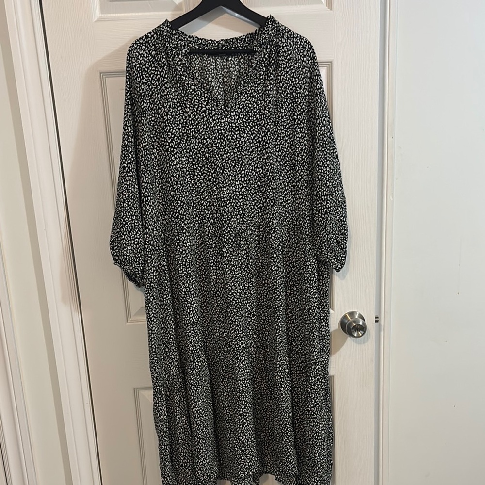 SHOP NEIGHBOR LOS ANGELES OVERSIZED DRESS SIZE MEDIUM